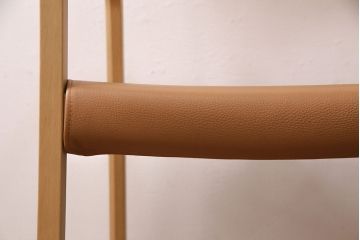 中古　arflex(アルフレックス)　RINN(リン)シリーズ　レザーグレード1　流れるような細身のラインが美しいオーク材製アームチェア(定価約9万円)(椅子、ダイニングチェア)(R-050428)
