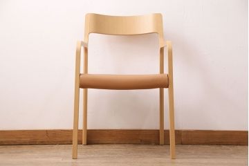 中古　arflex(アルフレックス)　RINN(リン)シリーズ　レザーグレード1　流れるような細身のラインが美しいオーク材製アームチェア(定価約9万円)(椅子、ダイニングチェア)(R-050429)