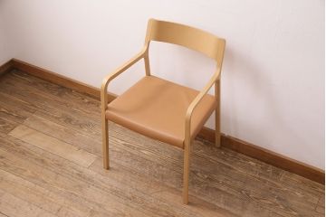 中古　arflex(アルフレックス)　RINN(リン)シリーズ　レザーグレード1　流れるような細身のラインが美しいオーク材製アームチェア(定価約9万円)(椅子、ダイニングチェア)(R-050430)