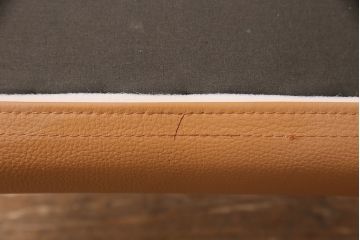 中古　arflex(アルフレックス)　RINN(リン)シリーズ　レザーグレード1　流れるような細身のラインが美しいオーク材製アームチェア(定価約9万円)(椅子、ダイニングチェア)(R-050430)
