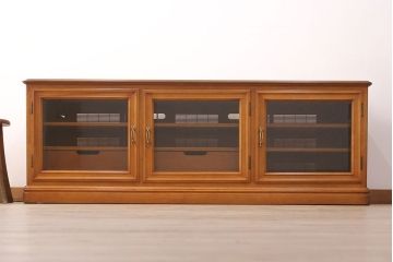 中古　横浜クラシック家具　ダニエル(Daniel)　仕切り付きの引き出しが便利!特注品のテレビ台(ローボード、収納棚、キャビネット、リビングボード、テレビボード)(定価約70万円)(R-050434)