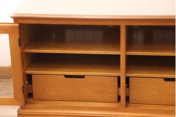 中古　横浜クラシック家具　ダニエル(Daniel)　仕切り付きの引き出しが便利!特注品のテレビ台(ローボード、収納棚、キャビネット、リビングボード、テレビボード)(定価約70万円)(R-050434)
