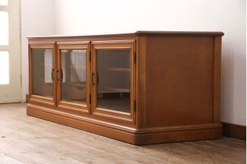 中古　横浜クラシック家具　ダニエル(Daniel)　仕切り付きの引き出しが便利!特注品のテレビ台(ローボード、収納棚、キャビネット、リビングボード、テレビボード)(定価約70万円)(R-050434)
