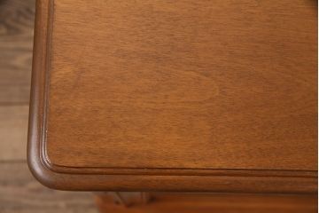 中古　横浜クラシック家具　ダニエル(Daniel)　仕切り付きの引き出しが便利!特注品のテレビ台(ローボード、収納棚、キャビネット、リビングボード、テレビボード)(定価約70万円)(R-050434)