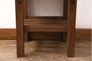 和製アンティーク　古き良き時代の趣を感じさせる素朴な木製チェア(椅子、板座チェア、スクールチェア)(R-050436)