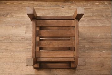 和製アンティーク　素朴でやさしい木のぬくもりが魅力的な木製チェア(椅子、板座チェア、スクールチェア)(R-050437)