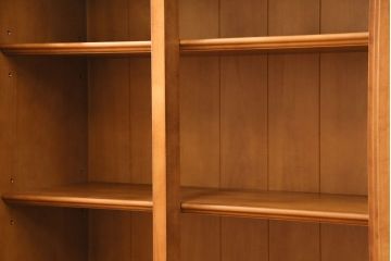 中古　横浜ダニエル(daniel)　A-213　重厚感のある佇まいが魅力の飾り棚(キャビネット、食器棚、カップボード)(定価約120万円)(R-050439)