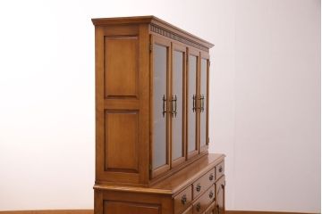 中古　横浜ダニエル(daniel)　A-213　重厚感のある佇まいが魅力の飾り棚(キャビネット、食器棚、カップボード)(定価約120万円)(R-050439)