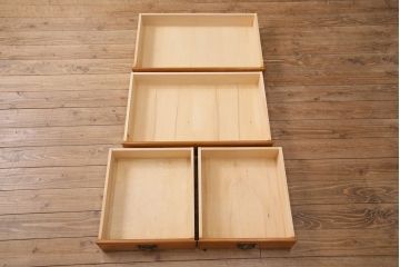 中古　横浜ダニエル(daniel)　A-213　重厚感のある佇まいが魅力の飾り棚(キャビネット、食器棚、カップボード)(定価約120万円)(R-050439)