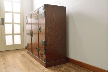 中古　伝統民芸家具　岩谷堂箪笥　台輪リメイク　欅材のダイナミックな杢目が味わい深いサイドボード(衣装箪笥、和服箪笥、着物箪笥)(R-050441)