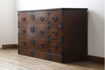 中古　伝統民芸家具　岩谷堂箪笥　欅材の動きのある杢目が味わい深い収納箪笥(サイドボード、チェスト、和たんす、整理箪笥)(R-050442)