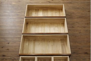 中古　伝統民芸家具　岩谷堂箪笥　欅材の動きのある杢目が味わい深い収納箪笥(サイドボード、チェスト、和たんす、整理箪笥)(R-050442)