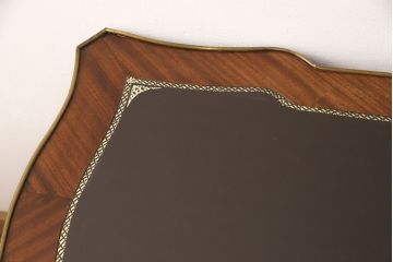 中古　イタリア製　マホガニー材　真鍮の装飾が高級感を醸し出すレザートップデスク(ワークデスク、在宅ワーク、在宅用、テーブル、作業台)(R-050443)