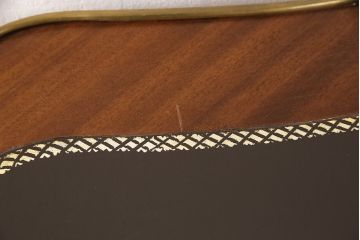 中古　イタリア製　マホガニー材　真鍮の装飾が高級感を醸し出すレザートップデスク(ワークデスク、在宅ワーク、在宅用、テーブル、作業台)(R-050443)
