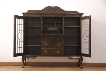 イギリスアンティーク　高級品!　オーク材　凝った作りがお洒落なステンドガラス入りのビューローキャビネット(サイドボード、飾り棚、収納棚)(R-050445)