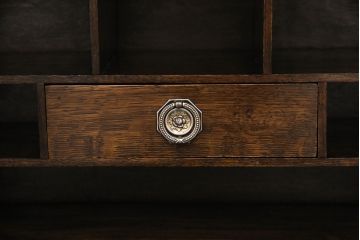 イギリスアンティーク　高級品!　オーク材　凝った作りがお洒落なステンドガラス入りのビューローキャビネット(サイドボード、飾り棚、収納棚)(R-050445)