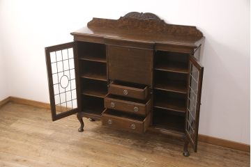 イギリスアンティーク　高級品!　オーク材　凝った作りがお洒落なステンドガラス入りのビューローキャビネット(サイドボード、飾り棚、収納棚)(R-050445)
