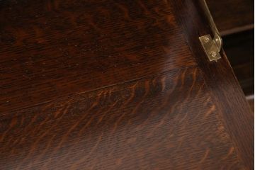 イギリスアンティーク　高級品!　オーク材　凝った作りがお洒落なステンドガラス入りのビューローキャビネット(サイドボード、飾り棚、収納棚)(R-050445)