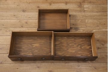 イギリスアンティーク　高級品!　オーク材　凝った作りがお洒落なステンドガラス入りのビューローキャビネット(サイドボード、飾り棚、収納棚)(R-050445)