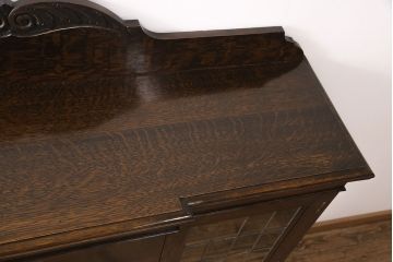 イギリスアンティーク　高級品!　オーク材　凝った作りがお洒落なステンドガラス入りのビューローキャビネット(サイドボード、飾り棚、収納棚)(R-050445)