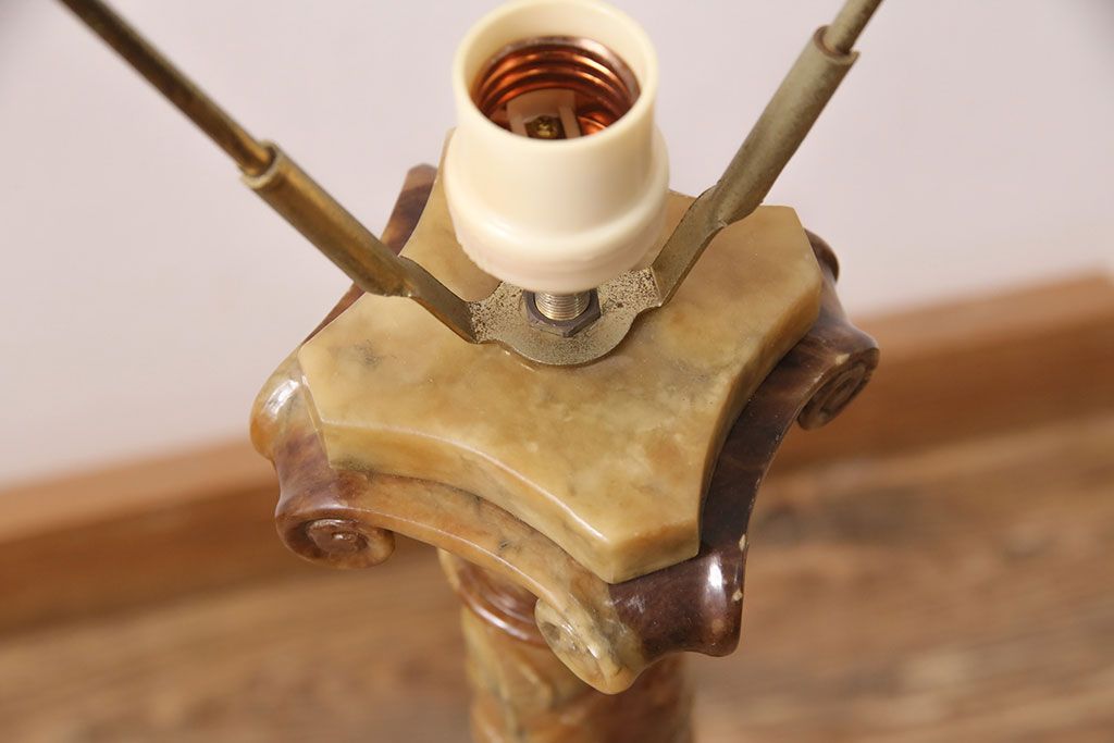 中古　イタリア製　genuine alabaster(ジェニュインアラバスター)　高級品!手彫りの大理石が魅惑的なフロアスタンド照明(テーブルスタンド)(R-050450)