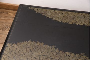 中古　美品　民芸家具　木曽塗り　2パターン楽しめる付属の脚付き!もみじの図が和の風情を漂わせる座卓(ローテーブル)(R-050453)
