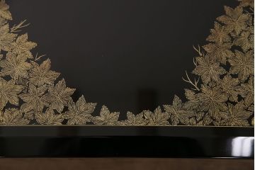中古　美品　民芸家具　木曽塗り　2パターン楽しめる付属の脚付き!もみじの図が和の風情を漂わせる座卓(ローテーブル)(R-050453)