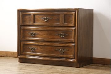 中古　DREXEL HERITAGE(ドレクセルヘリテイジ)　Grand Villa(グランドヴィラ)　クラシカルな佇まいが魅力のチェスト(引き出し、サイドチェスト)(R-050456)