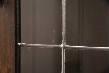 イギリスアンティーク　オーク材　クラシカルな雰囲気漂うステンドガラス入りキャビネット(ブックケース、食器棚、飾り棚)(R-050457)