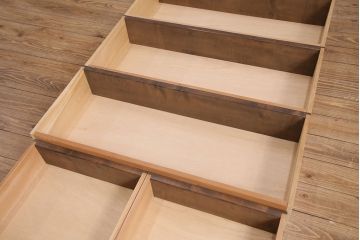 中古　伝統工芸　軽井沢彫り　竹の彫刻が見事な衣装盆付きの重ね箪笥(和タンス、着物箪笥、衣装箪笥)(R-050464)