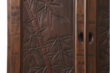 中古　伝統工芸　軽井沢彫り　竹の彫刻が見事な衣装盆付きの重ね箪笥(和タンス、着物箪笥、衣装箪笥)(R-050464)