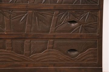中古　伝統工芸　軽井沢彫り　竹の彫刻が見事な衣装盆付きの重ね箪笥(和タンス、着物箪笥、衣装箪笥)(R-050464)