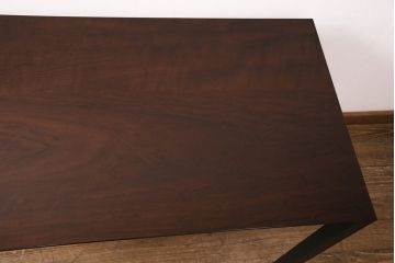 中古　美品　Cassinaixc.(カッシーナイクスシー)　大人カッコイイスタイリッシュさが際立つAIR FRAME3005DEN(エアフレーム3005デンデスク)とKOKI(コキ)アームチェアセット(定価　デスク約20万円・チェア約7万円)(R-050466)