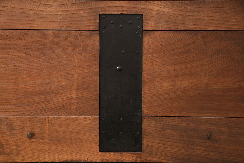 和製アンティーク　総ケヤキの一枚板　漆塗り　極厚・極太　最上手品!!160kgもある最上級の品質を誇る蔵戸(玄関戸、引き戸)(R-050467)