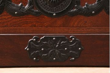 中古　美品　岩谷堂箪笥　黒々とした迫力のある金具が目を引く整理箪笥(収納タンス、衣装箪笥、引き出し)(R-050470)