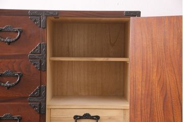 中古　岩谷堂箪笥　黒々とした金具が堂々とした存在感を放つ重ね箪笥(引き出し、衣装箪笥、収納タンス、上下バラ売り可能)(R-050473)