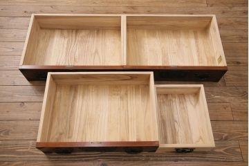 中古　岩谷堂箪笥　黒々とした金具が堂々とした存在感を放つ重ね箪笥(引き出し、衣装箪笥、収納タンス、上下バラ売り可能)(R-050473)