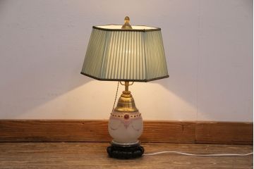 ヴィンテージ照明　高級輸入品　繊細なガラス細工が目を引く!ガーリーな空間づくりにおすすめのテーブルスタンド(テーブルライト、卓上照明、デスクスタンド、ビンテージ)(R-050480)