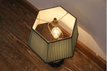 ヴィンテージ照明　高級輸入品　繊細なガラス細工が目を引く!ガーリーな空間づくりにおすすめのテーブルスタンド(テーブルライト、卓上照明、デスクスタンド、ビンテージ)(R-050480)