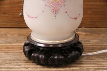 ヴィンテージ照明　高級輸入品　繊細なガラス細工が目を引く!ガーリーな空間づくりにおすすめのテーブルスタンド(テーブルライト、卓上照明、デスクスタンド、ビンテージ)(R-050480)