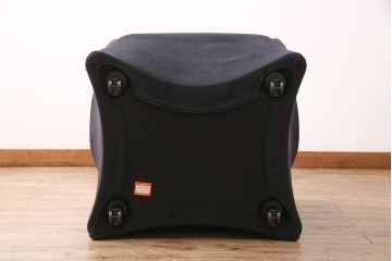 中古　展示品　美品　Cassina(カッシーナ)　684 PICCOLA TENTAZIONE(ピッコラテンタツィオーネ)　ラウンジアームチェア(定価約40万円)(アームソファ、一人掛けソファ、1P)(R-050482)