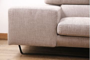 中古美品　展示品　日本フクラ(HUKLA)　2016モデル　クオード(QUOD)　シックなデザインが大人の空間づくりを叶えてくれるオットマン付き3人掛けソファ(リビングソファ)(定価約63万円)(R-050483)