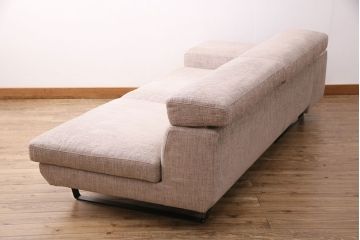 中古美品　展示品　日本フクラ(HUKLA)　2016モデル　クオード(QUOD)　シックなデザインが大人の空間づくりを叶えてくれるオットマン付き3人掛けソファ(リビングソファ)(定価約63万円)(R-050483)