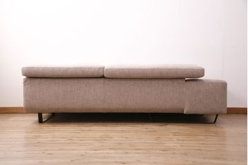 中古美品　展示品　日本フクラ(HUKLA)　2016モデル　クオード(QUOD)　シックなデザインが大人の空間づくりを叶えてくれるオットマン付き3人掛けソファ(リビングソファ)(定価約63万円)(R-050483)