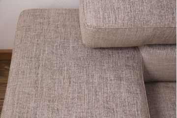 中古美品　展示品　日本フクラ(HUKLA)　2016モデル　クオード(QUOD)　シックなデザインが大人の空間づくりを叶えてくれるオットマン付き3人掛けソファ(リビングソファ)(定価約63万円)(R-050483)