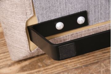 中古美品　展示品　日本フクラ(HUKLA)　2016モデル　クオード(QUOD)　シックなデザインが大人の空間づくりを叶えてくれるオットマン付き3人掛けソファ(リビングソファ)(定価約63万円)(R-050483)