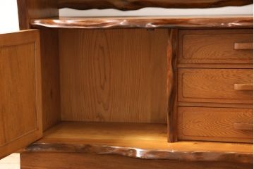 中古　民芸家具　屋久杉を贅沢に使った存在感のある飾り棚(茶棚、収納棚、サイドボード)(定価約220万円)(R-050485)