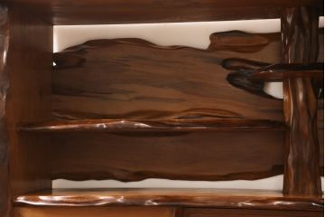 中古　民芸家具　屋久杉を贅沢に使った存在感のある飾り棚(茶棚、収納棚、サイドボード)(定価約220万円)(R-050485)