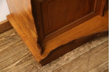 中古　民芸家具　屋久杉を贅沢に使った存在感のある飾り棚(茶棚、収納棚、サイドボード)(定価約220万円)(R-050485)
