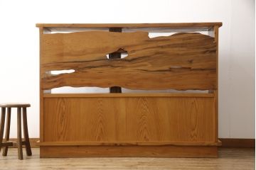 中古　民芸家具　屋久杉を贅沢に使った存在感のある飾り棚(茶棚、収納棚、サイドボード)(定価約220万円)(R-050485)
